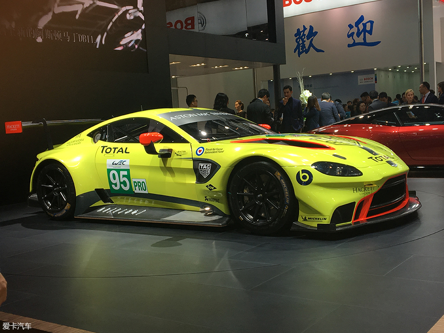 阿斯顿马丁碾压梅赛德斯，塞恩斯扛起全队