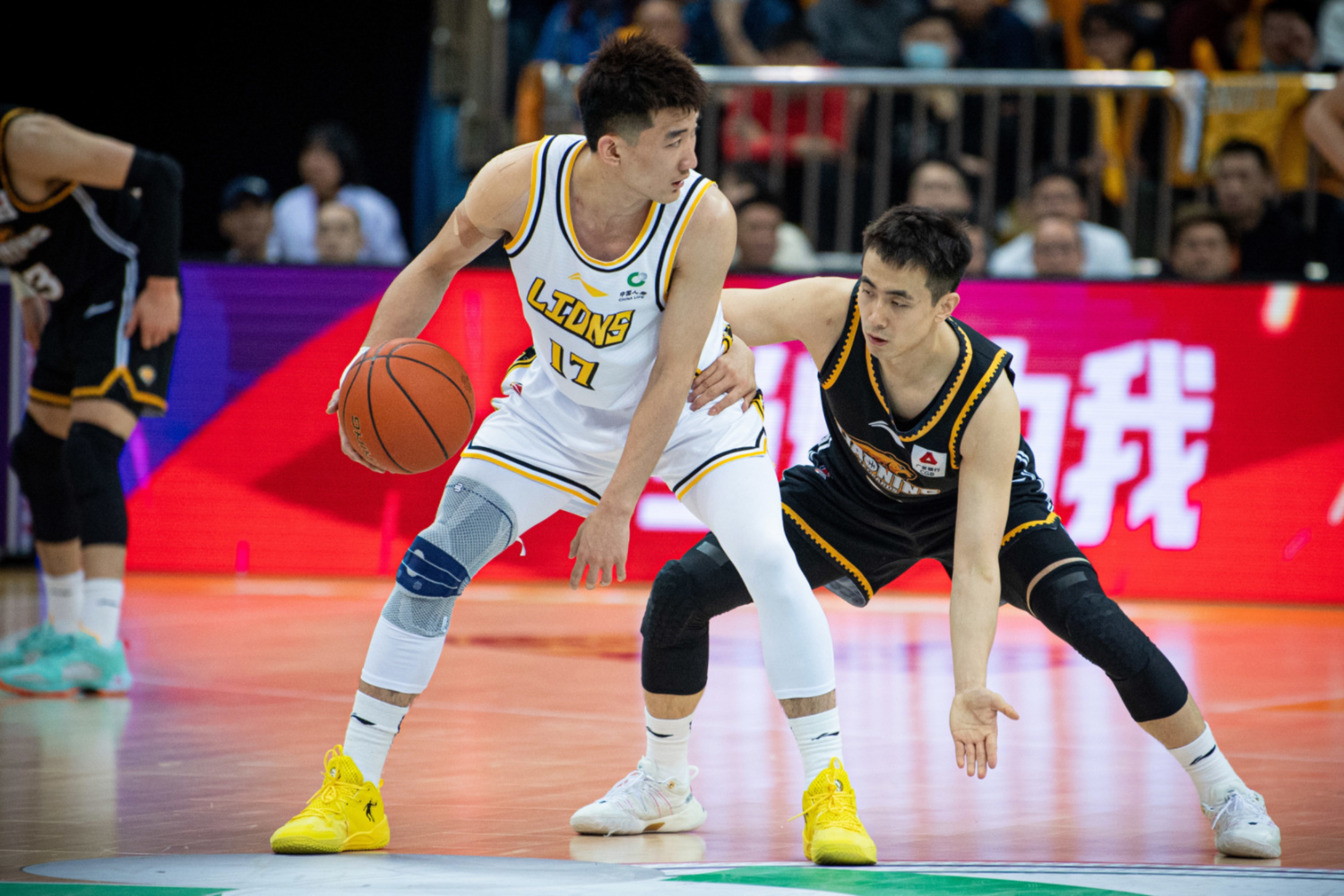 马刺力克辽宁队，赵继伟惊艳四座